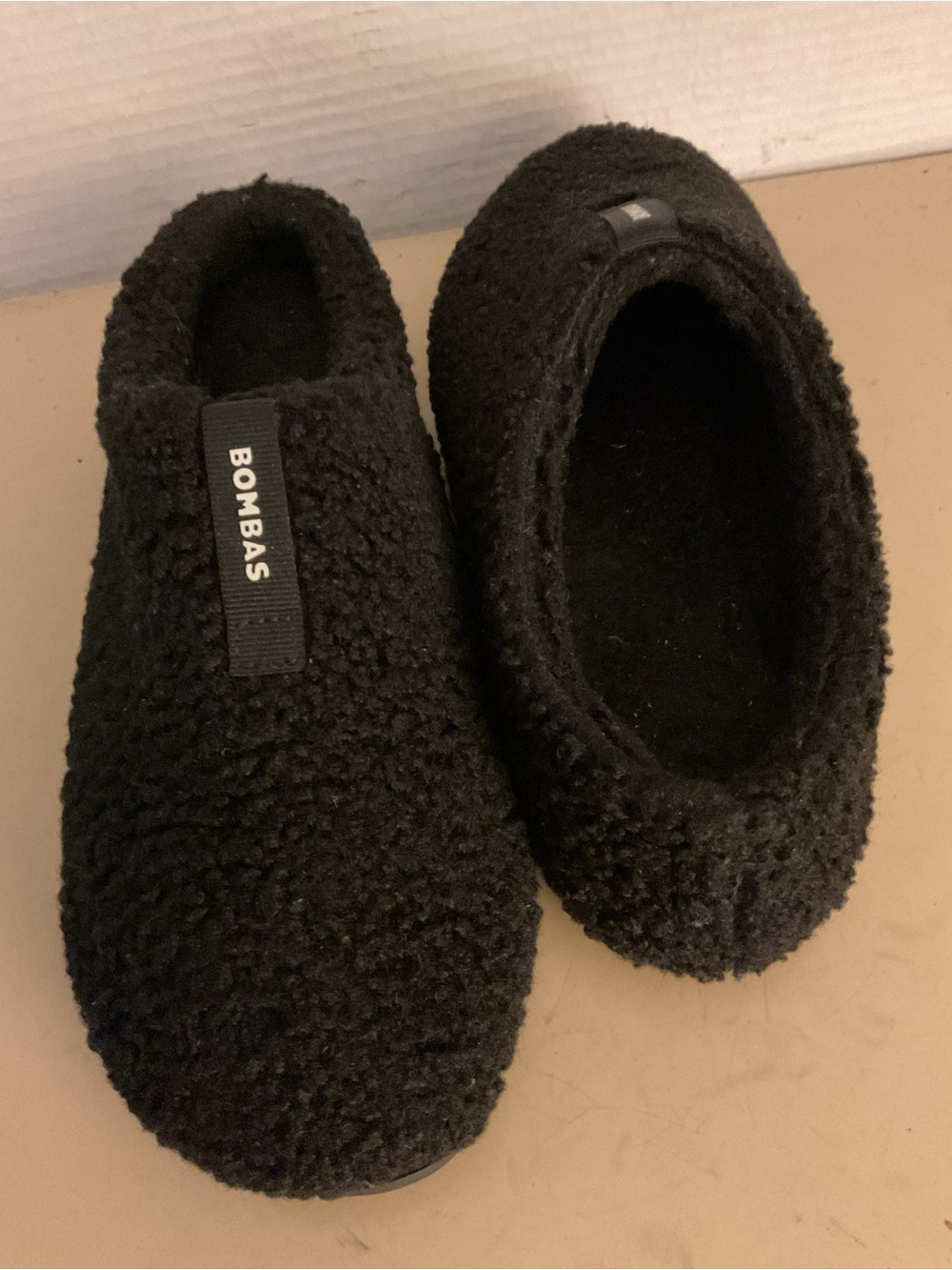 Bombas women black Sherpa fleece Sunday Slippets US 9